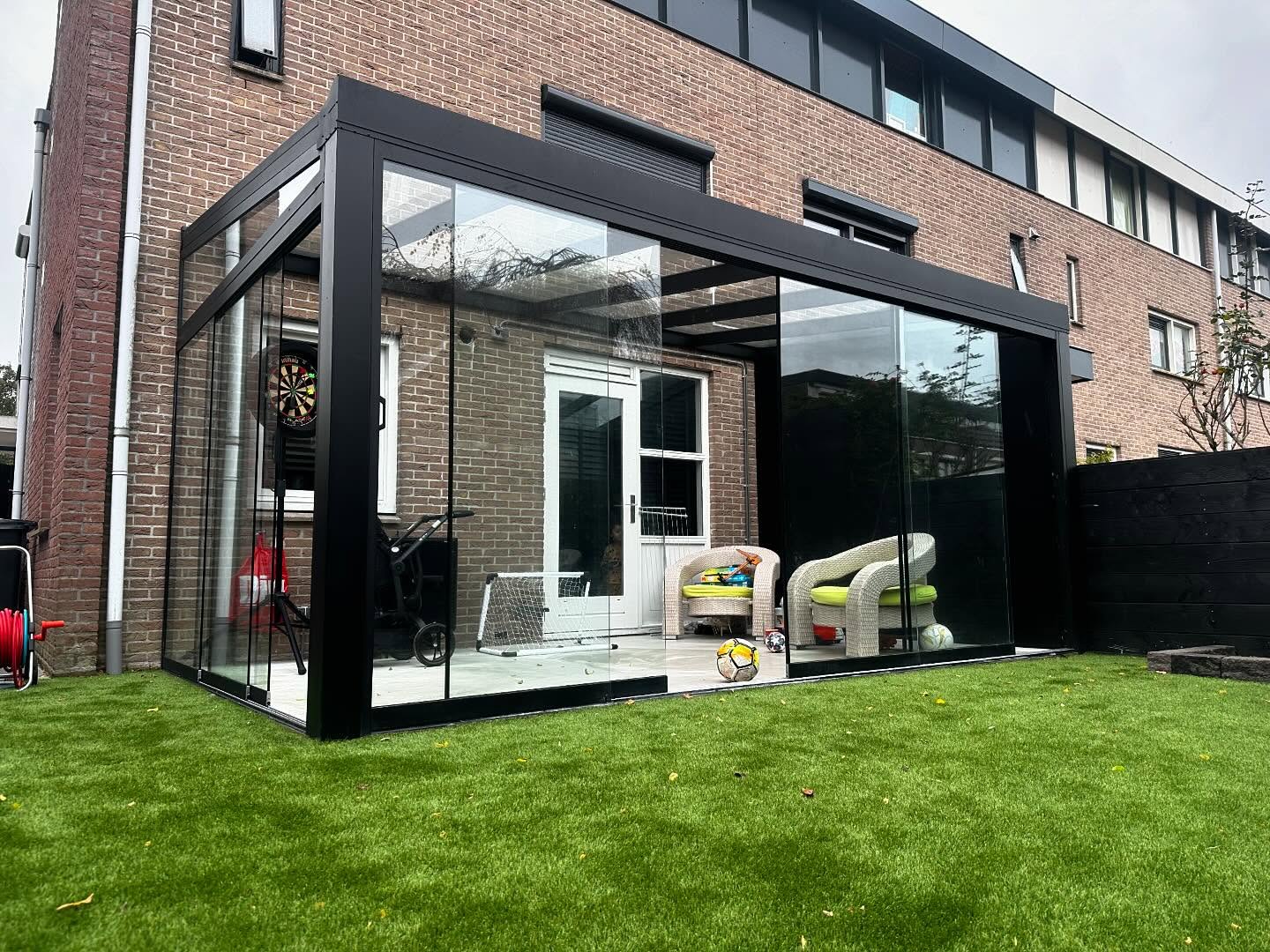 Veranda met glazen schuifwand
